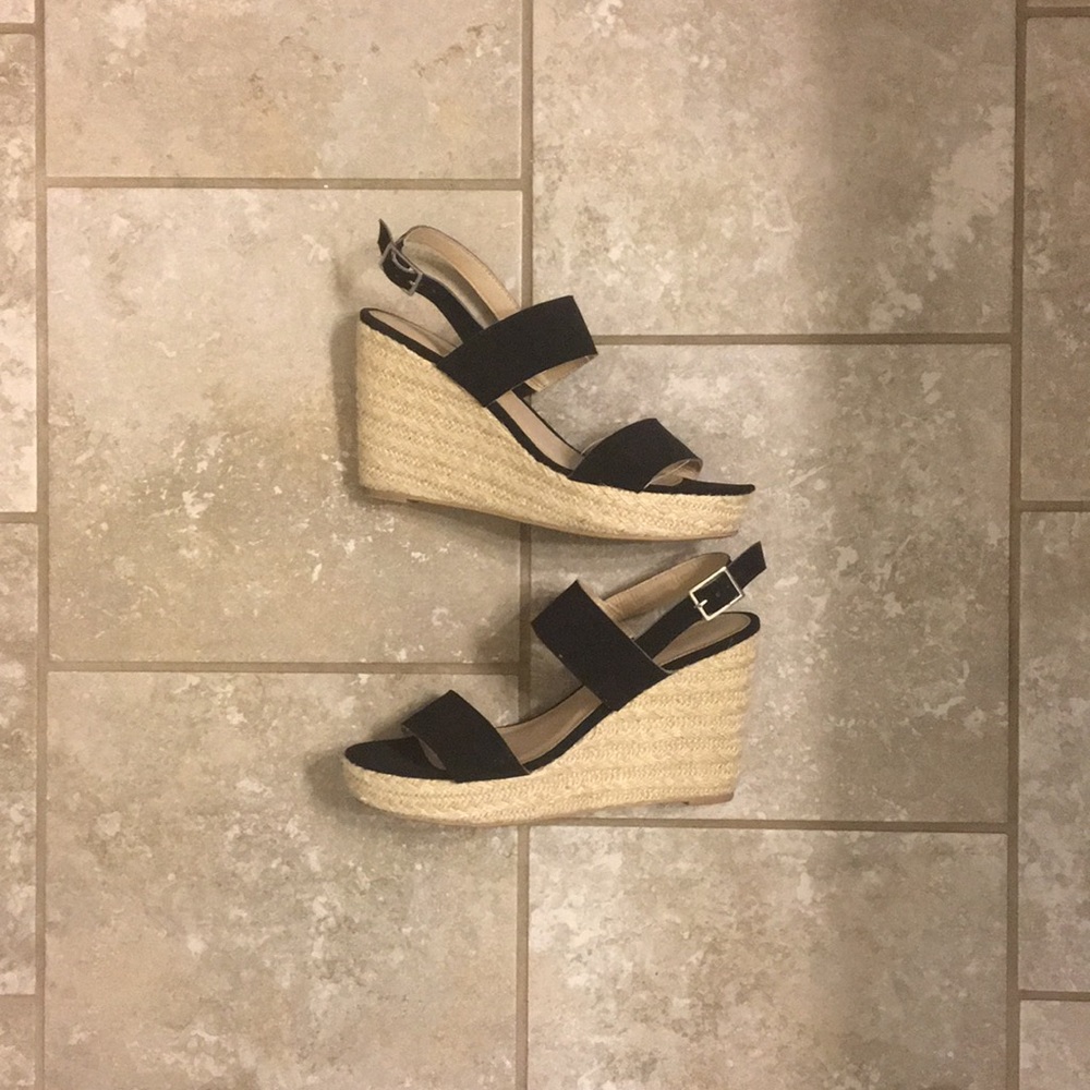 Black strap wedges